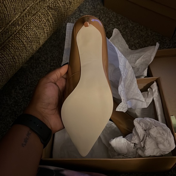 STEVE MADDEN Camel Patent Heel. - Picture 4 of 4